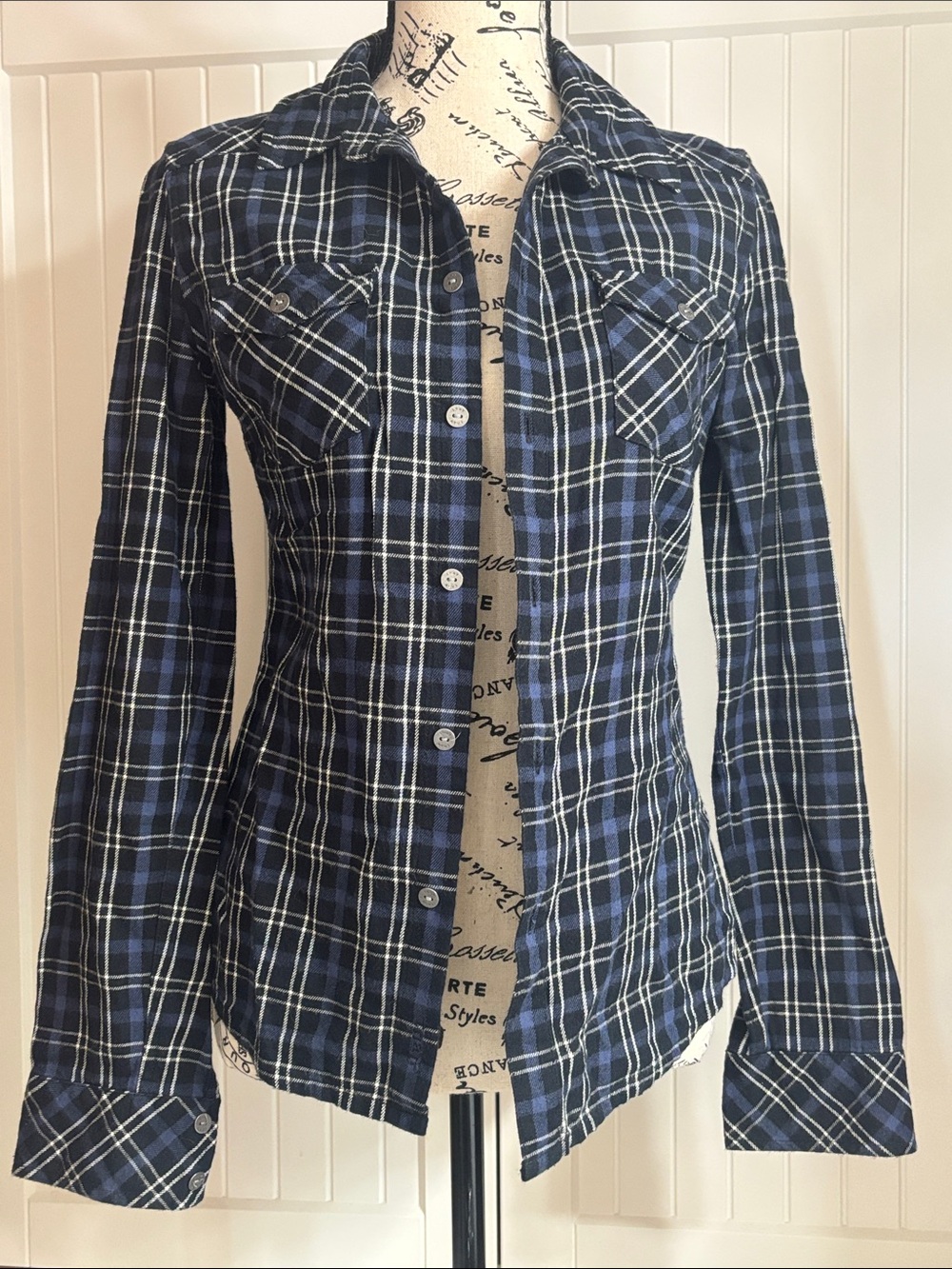 TNA Aritzia women’s sz S classic fit flannel shirt.